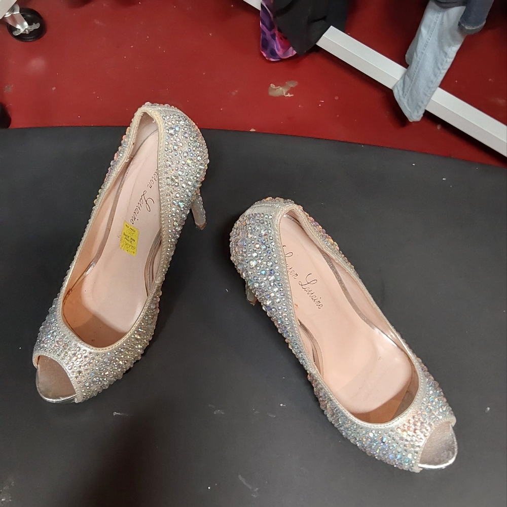 Womens Pumps - Picture 2 of 5